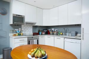Relaxing 2 Bed 2 Bath Apartment by London Bridge