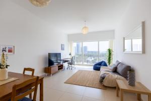 Contemporary 1BR with City View Reem Island