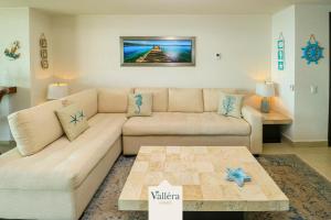 Grand Venetian, Oceanfront Bliss and private jacuzzi By Valléra Homes