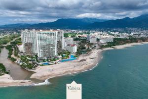 Grand Venetian, Oceanfront Bliss and private jacuzzi By Valléra Homes