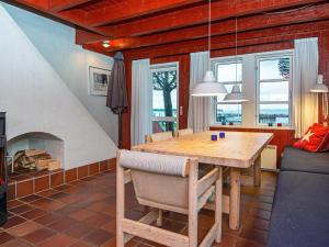 6 person holiday home in Ebeltoft-By Traum
