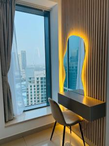 Versatile 1BR with Burj Khalifa View