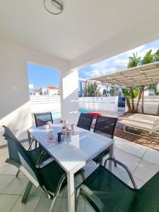 Poser Beach Villa With Private Pool And BBQ