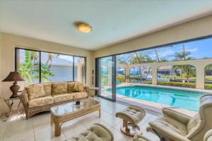 GRH14807 - Charlotte County - 3 Bed 2.5 Baths House