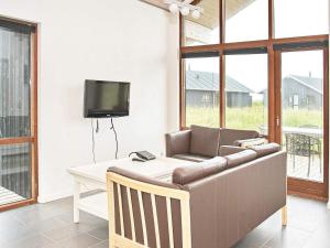 8 person holiday home in Ulfborg-By Traum