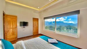 Misty Munnar Cliff Heaven