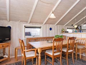 8 person holiday home in Harboøre