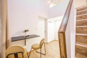 DeLuxe Charming Downtown Suites in Dob St