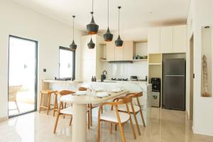 Balimmo 3 Bedrooms Tropical Modern Villa