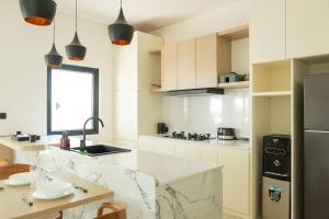 Balimmo 3 Bedrooms Tropical Modern Villa