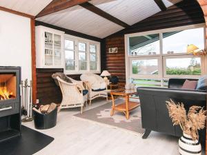 6 person holiday home in Glesborg