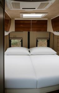 RWay The Moving Hotel by Theo