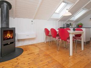 6 person holiday home in Ålbæk-By Traum