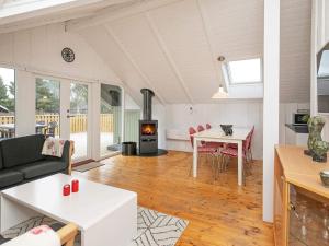 6 person holiday home in Ålbæk-By Traum