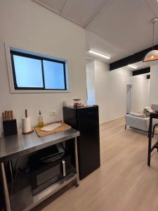 WEST HUB. Private Infrared Sauna near city & much more! New purpose built loft style!