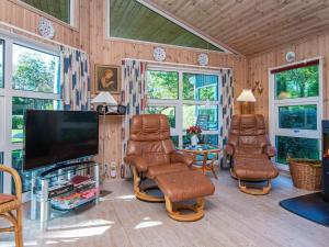 8 person holiday home in Glesborg-By Traum