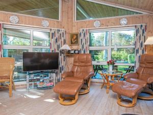 8 person holiday home in Glesborg-By Traum