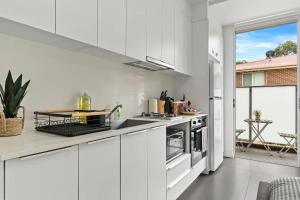 41B Abnb-Style Vibrant 12 Mins Walk to Train STA Studio Apt