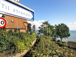 Modern Retreat by Water - By Traum Ferienwohnungen