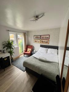 Sunset View 2BR Apartment - Beautiful London View & Free Parking