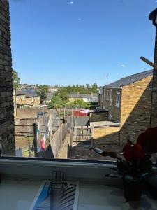 Sunset View 2BR Apartment - Beautiful London View & Free Parking