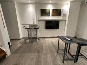 Ground floor next to Errikos Ntinan and Erithros