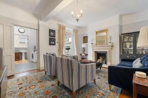 Elegant West Kensington Apartment