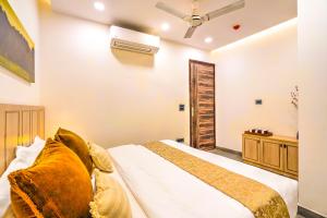 JEFFYotels Studio Suite 1, Hauz Rani South Delhi