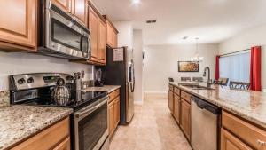 Disney Getaway Townhouse with Private Pool. Book Now SLR484