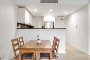 11B Abnb-Style Charming 12 Mins Walk Train STA Free parking2BR