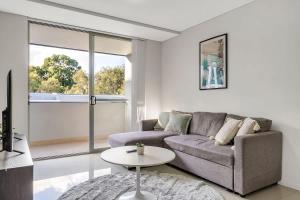 11B Abnb-Style Charming 12 Mins Walk Train STA Free parking2BR