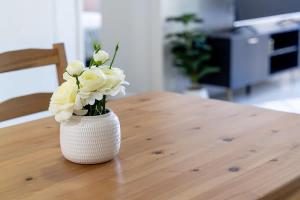 11B Abnb-Style Charming 12 Mins Walk Train STA Free parking2BR