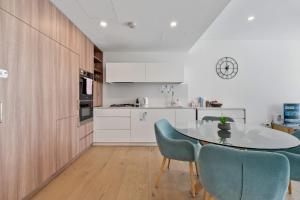 25W Abnb-Style Mall Park Parking Train STA 2BR