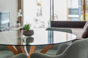 25W Abnb-Style Mall Park Parking Train STA 2BR