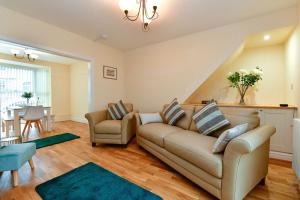 Castle Square Cottage - Beachside Retreat