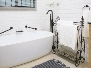 Crane Song Cottage-Solar Power