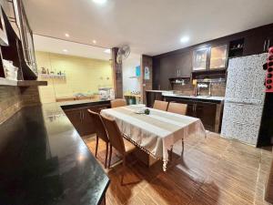 8Pax Spacious Private Home near The Mall Bangkapi