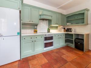 Central Caversham Traditional English House Pass the Keys