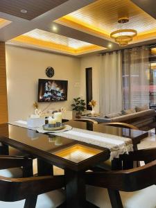 Sofias Unit - 2 Bedroom with complimentary breakfast