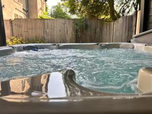 Hot Tub & Furry Friends - Characterful Buxton Home Pass The Keys