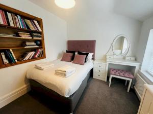 Hot Tub & Furry Friends - Characterful Buxton Home Pass The Keys