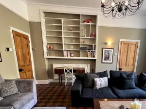 Hot Tub & Furry Friends - Characterful Buxton Home Pass The Keys