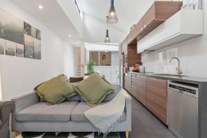 21P Terrific 9 mins walk to Darling Harbour -4BR Abnb-Style House