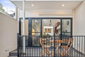 21P Terrific 9 mins walk to Darling Harbour -4BR Abnb-Style House