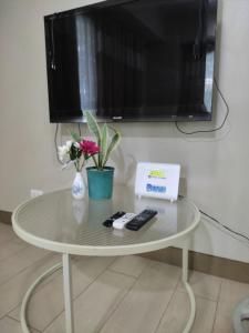 LDN Studio Unit Two Palm Tree