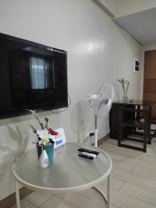 LDN Studio Unit Two Palm Tree