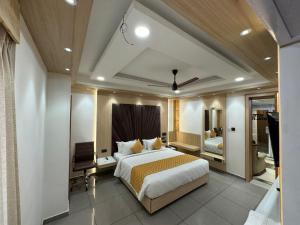 Hotel Time Square -Gandhiji Road, Old Bus Stand, Opp clock Tower ,Thanjavur