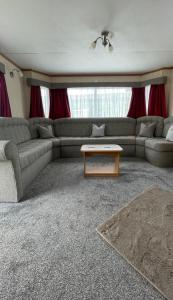 Sealands park, sleeps 6, WiFi, heating, veranda,beach access