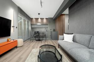 Piękny Widok na Jezioro i Plażę Parking w Garażu by Noclegi Renters