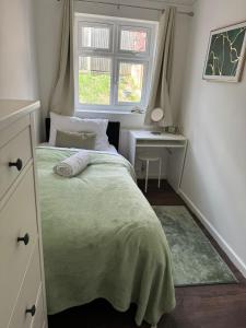 Tranquil Thamesmead Treasure - London